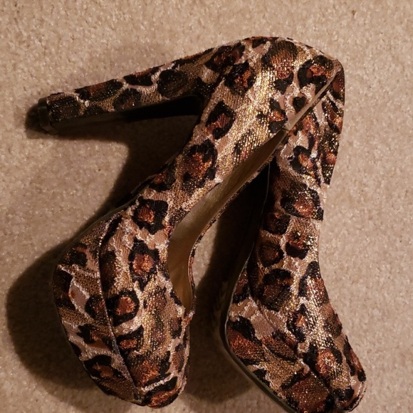 Shoes - Picture 4 of 4